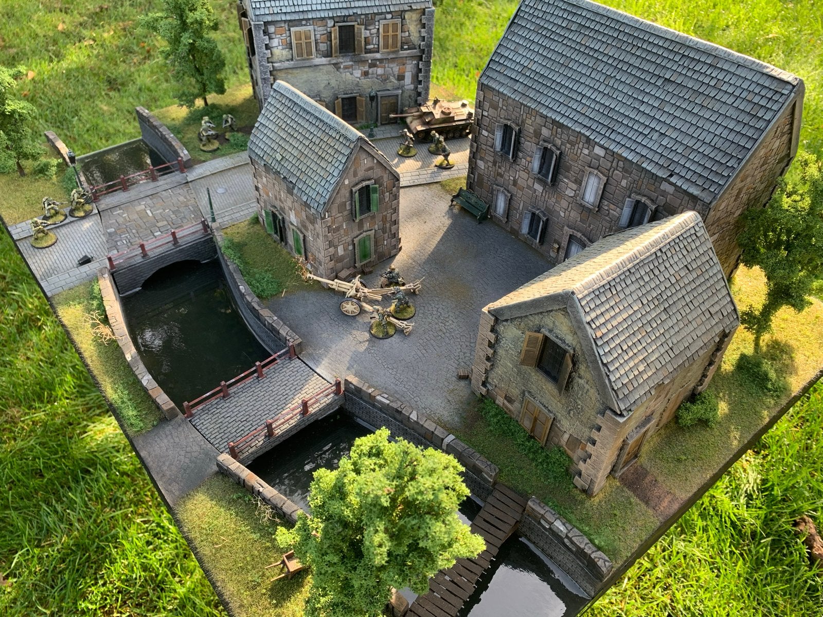 WWII Carentan Diorama – 28mm / Bolt Action, Ophalen of Verzenden, Zo goed als nieuw, 1:35 tot 1:50, Diorama