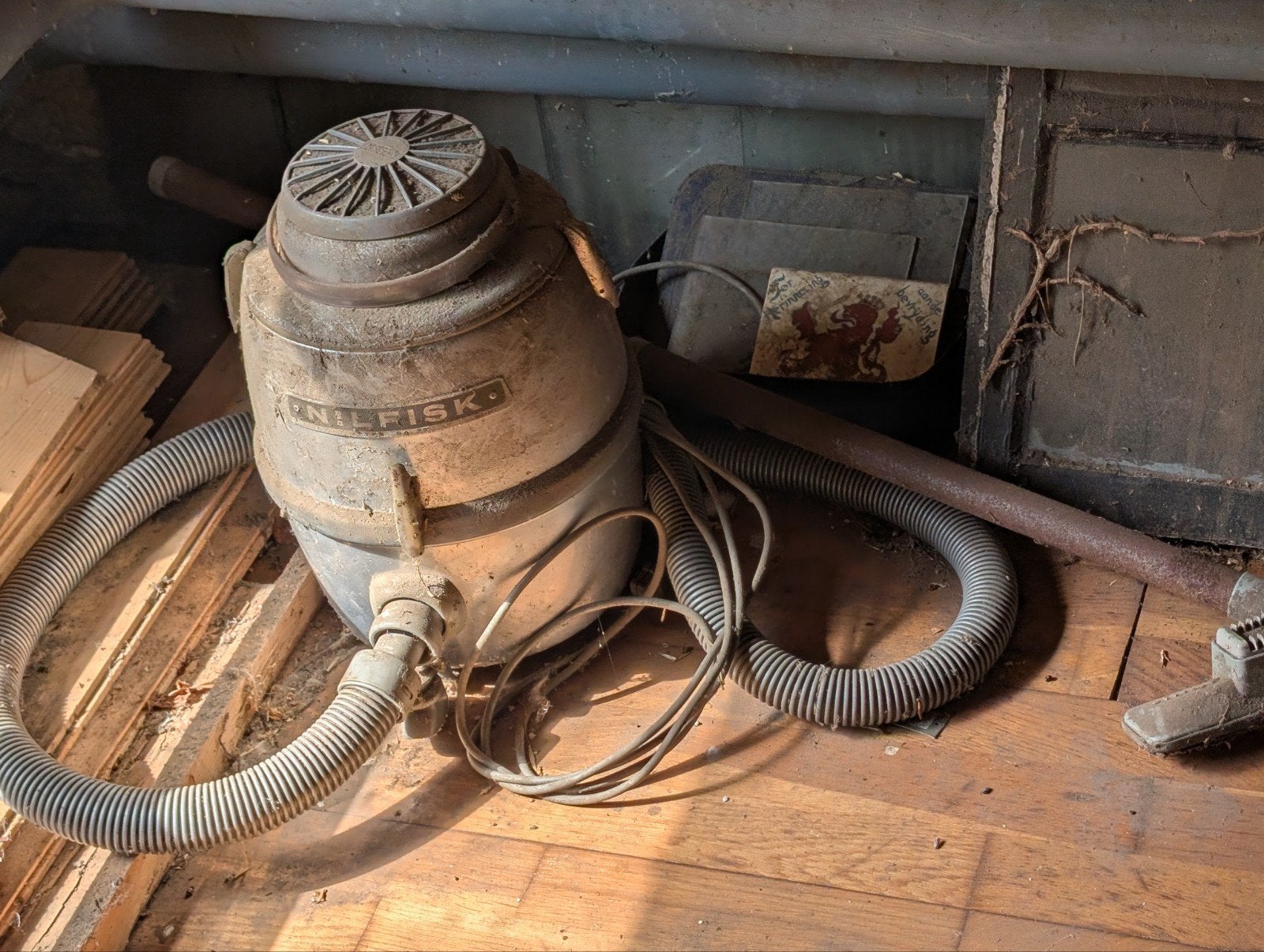 Vintage Nilfisk Industriële Stofzuiger - Opknapper, Witgoed en Apparatuur, Stofzuigers, Stofzak, Overige merken, Ophalen of Verzenden
