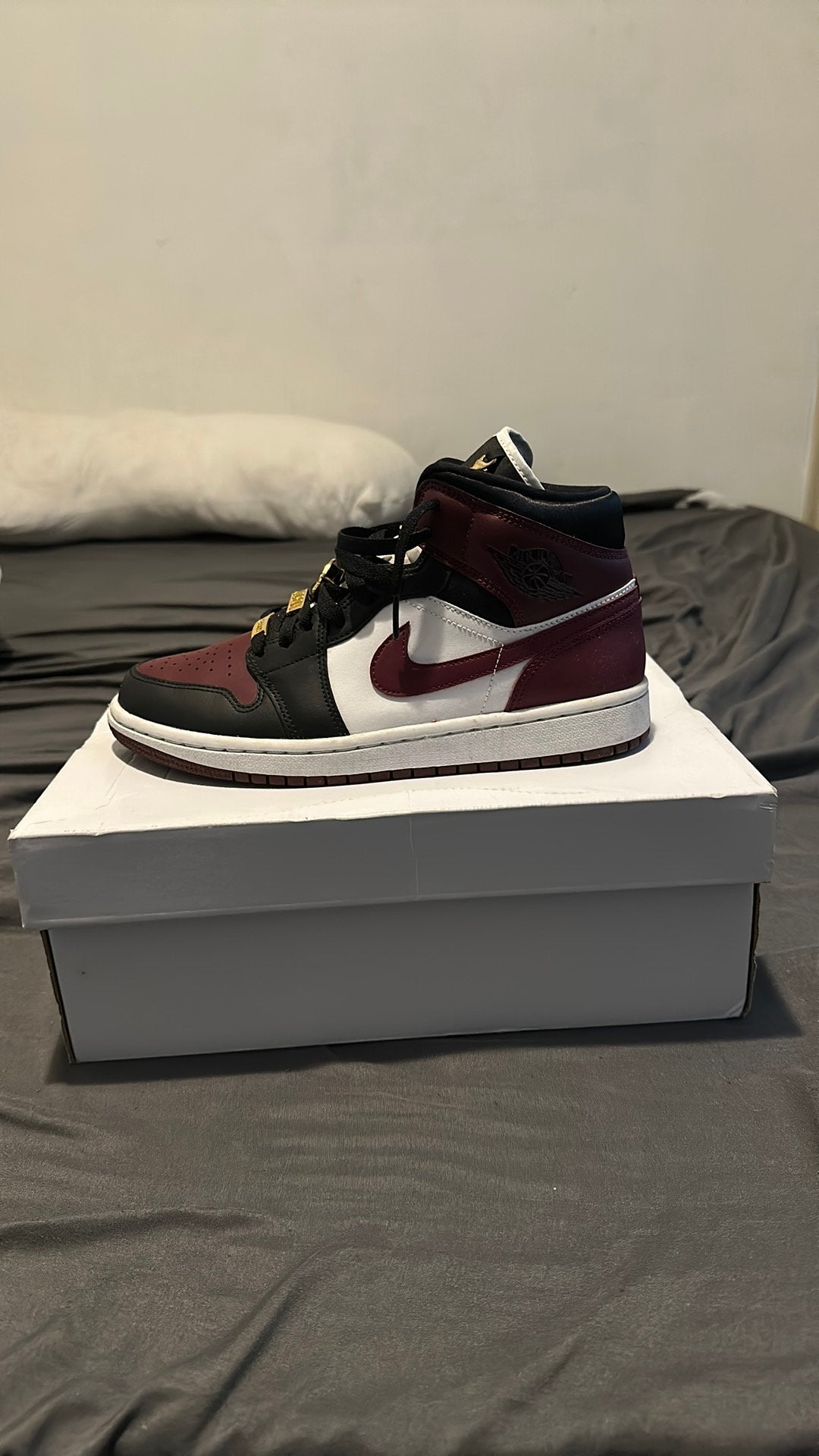 Woman air jordan 1mid SE, Ophalen of Verzenden, Nieuw, Overige kleuren
