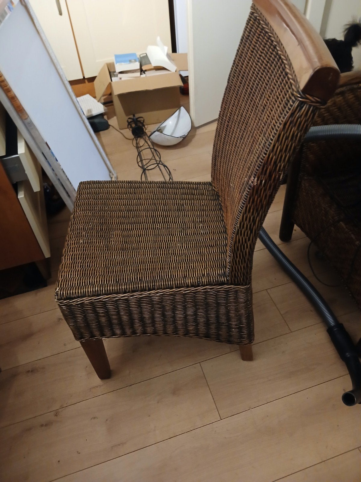GRATIS - Vier rieten stoelen - GRATIS, Ophalen, Gebruikt, Bruin, Vier