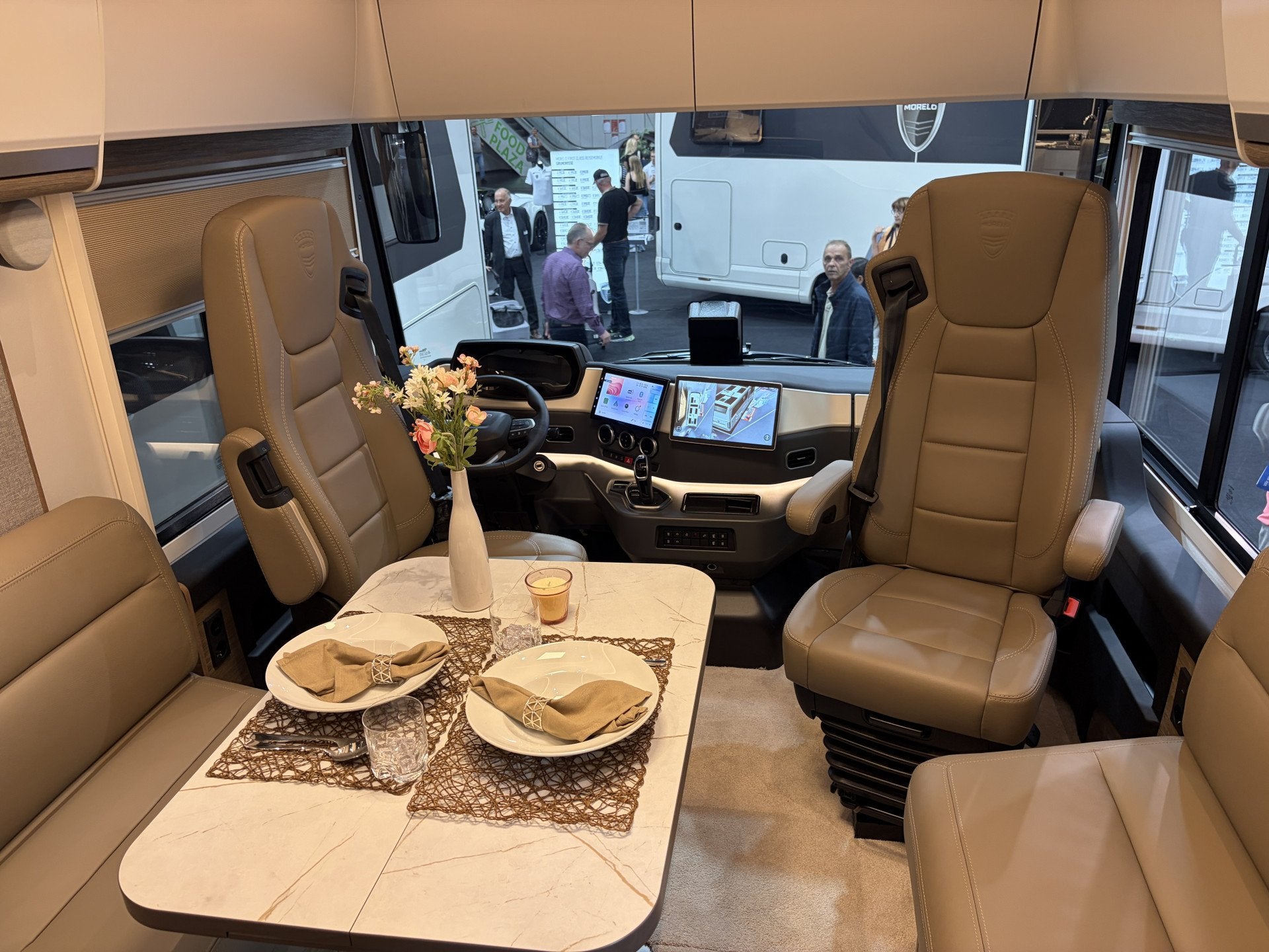 Morelo Palace 85L 210pk Aut Retarder Geen Hefbed Gevraagd: N, Caravans en Kamperen, Galliersweg 39
5349AT  OSS, NL, Diesel, Tot en met 3
