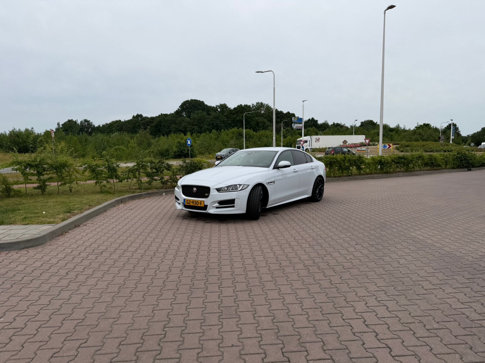 Jaguar XE 2.0 147KW AUT 2015 Wit, Achterwielaandrijving, 1800 kg, 4 cilinders, Wit
