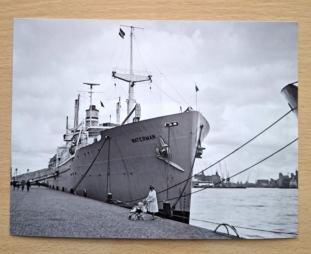 Foto ms Waterman aan Parkkade Rotterdam - 1963, 1960 tot 1980, Verzenden, Foto, Nieuw