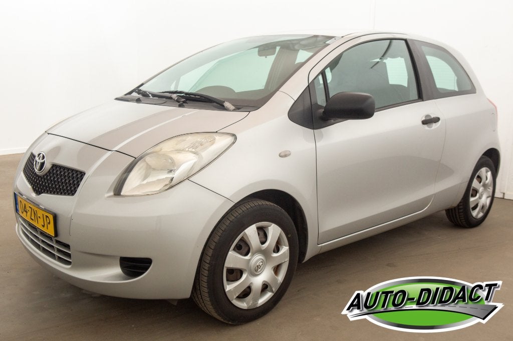 Toyota Yaris 1.0 VVT-i Airco | schade rechts | trekhaak, Voorwielaandrijving, Metallic lak, 40 €/maand, 750 kg