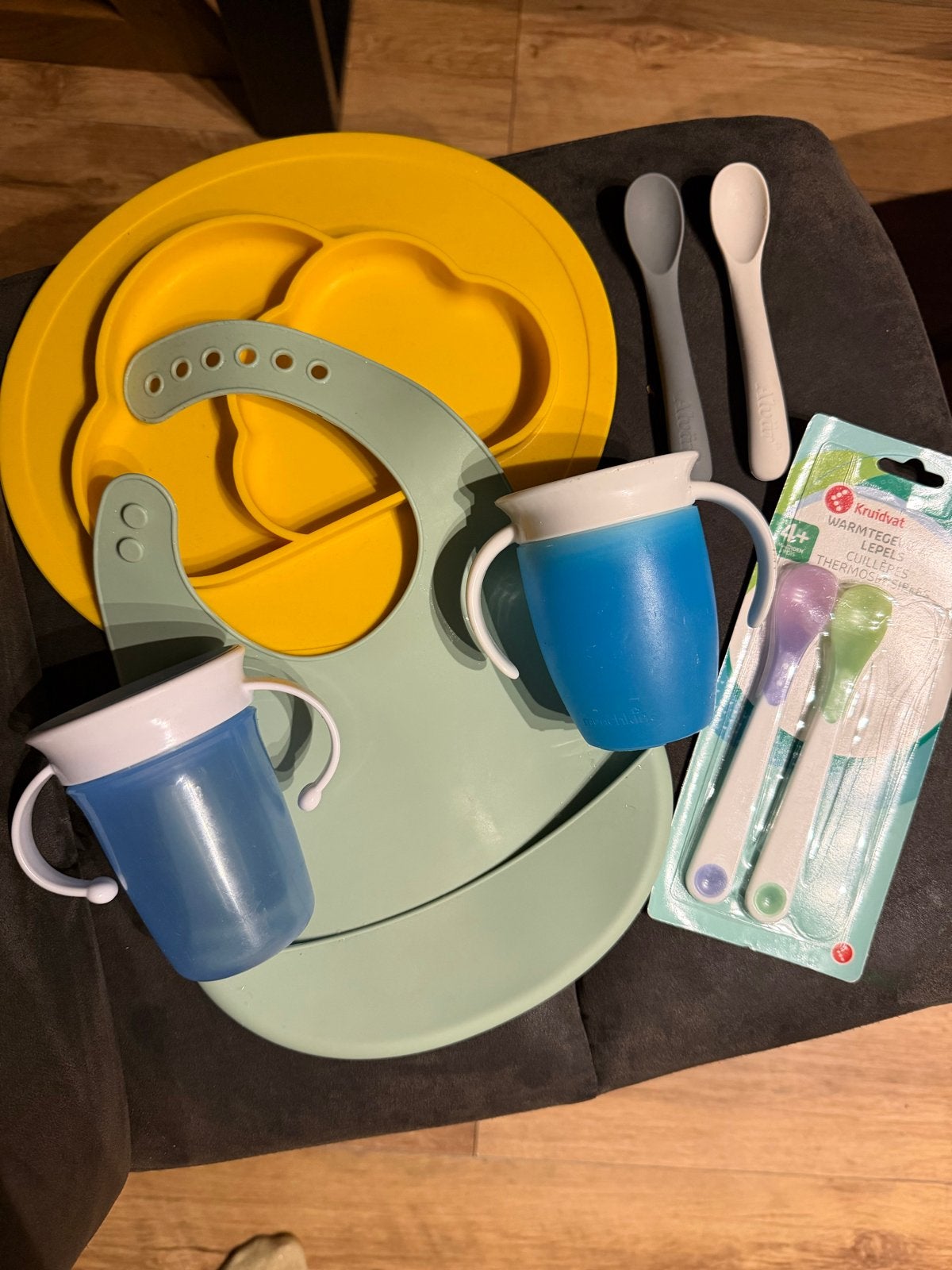 Baby eetset: bord, slab, bekers en lepels, Ophalen of Verzenden, Gebruikt, Overige typen, Overige merken