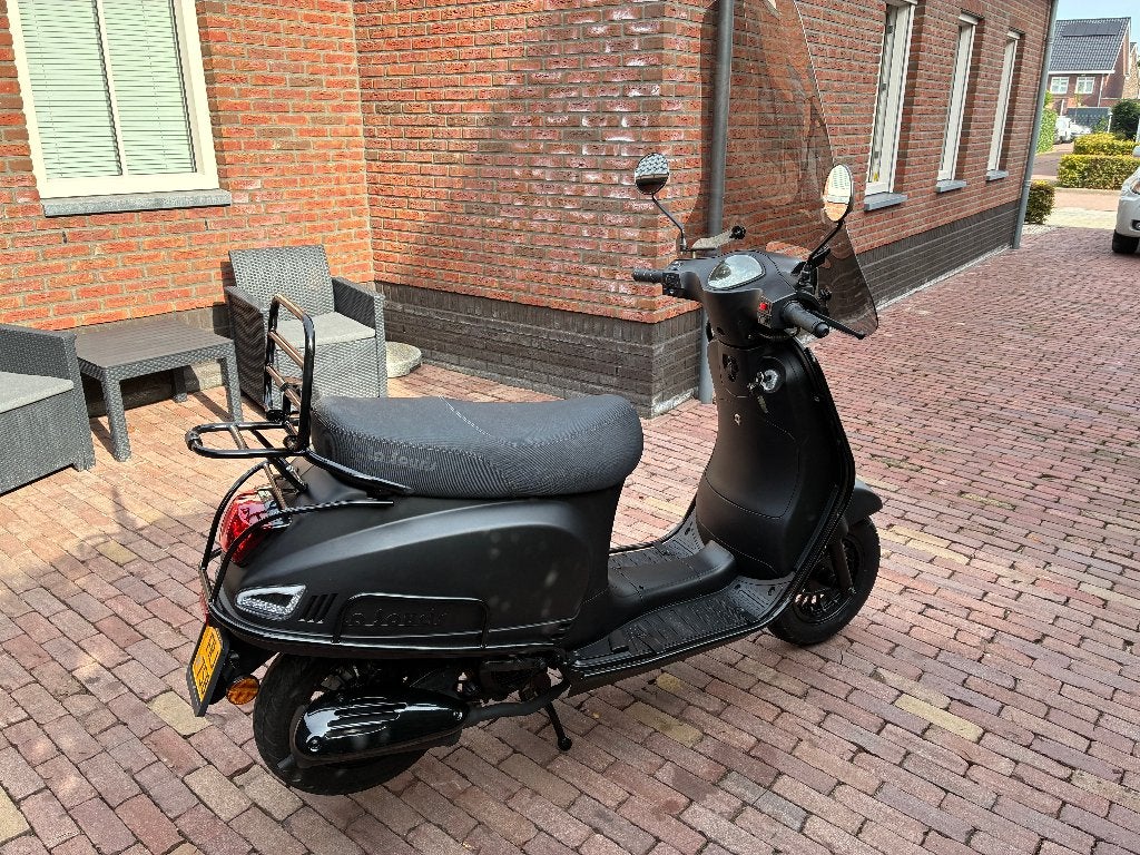 Foto 6 van Scooter 45km La souris Sourini R BJ 2023 in goede staat €725