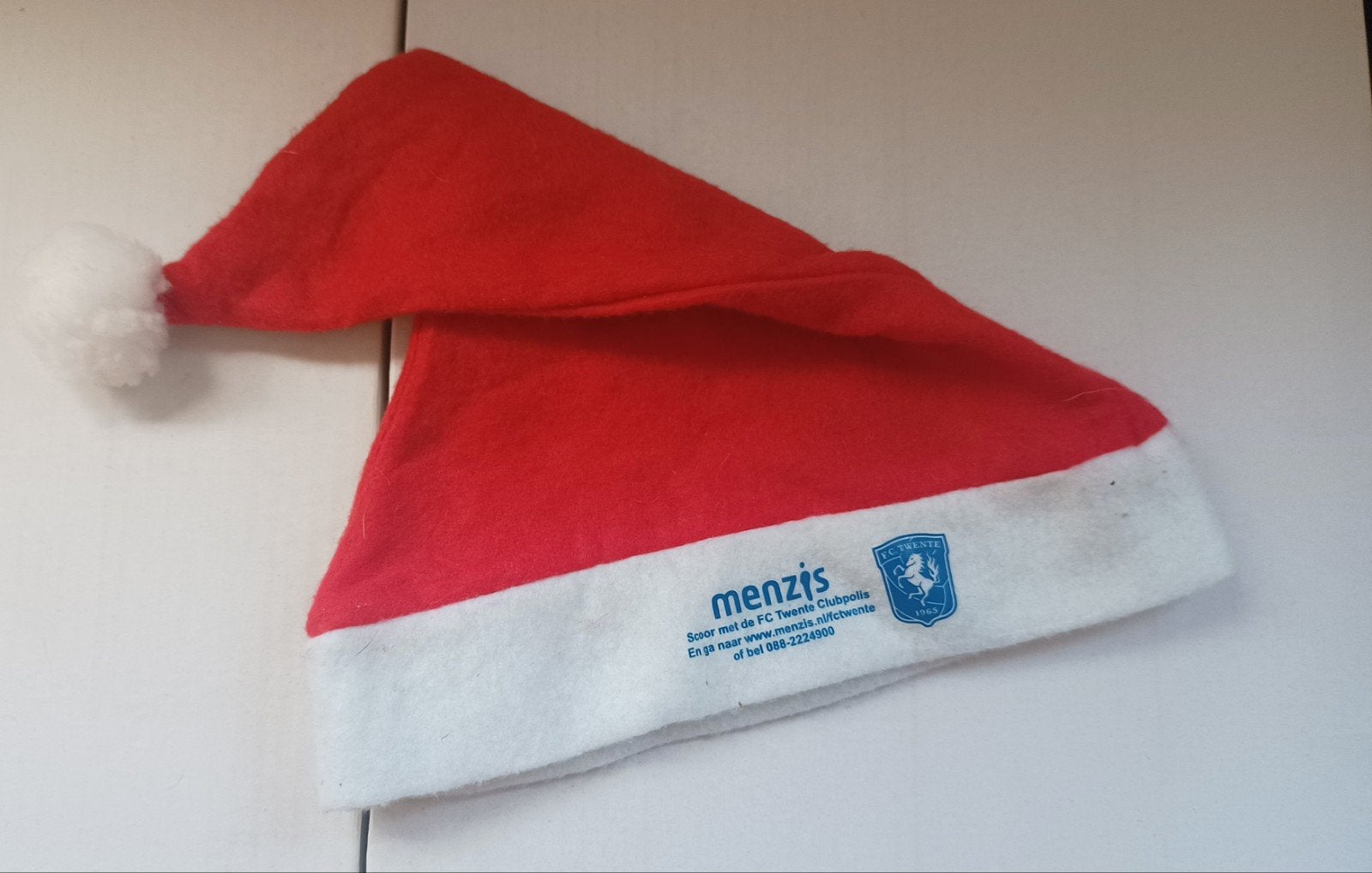 FC Twente kerstmuts, Ophalen of Verzenden, Zo goed als nieuw, F.C. Twente, Vaantje of Sjaal