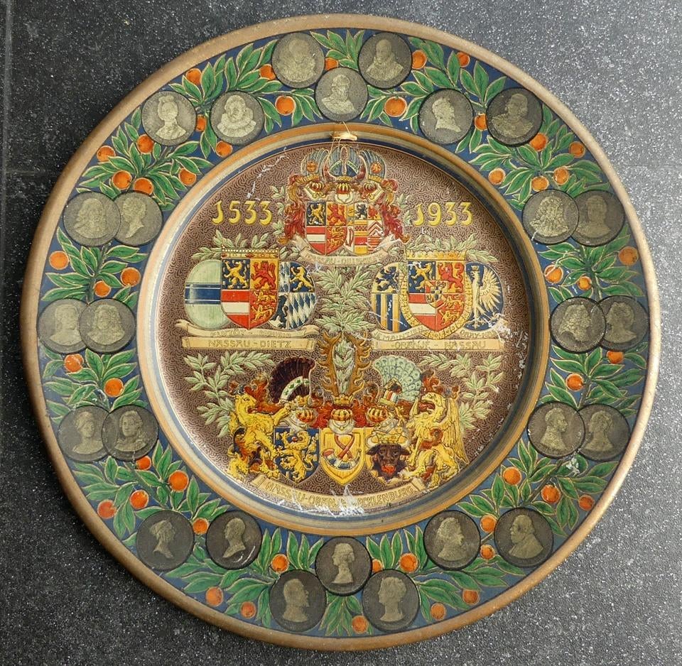 Blikken bord 400 jr huis Oranje Nassau Mecklenburg 1533-1933, Verzamelen, Koninklijk Huis en Royalty, Ophalen of Verzenden, Gebruikt