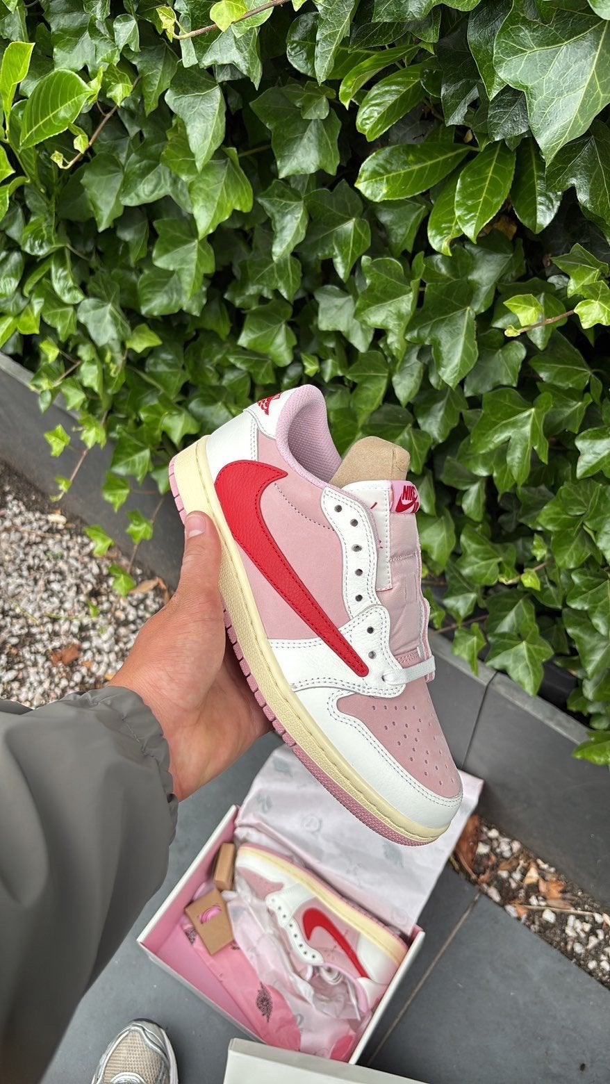 Nike X Travis Scott X Air Jordan low tropical pink, Kleding | Dames, Ophalen of Verzenden, Nieuw, Roze, Sneakers of Gympen
