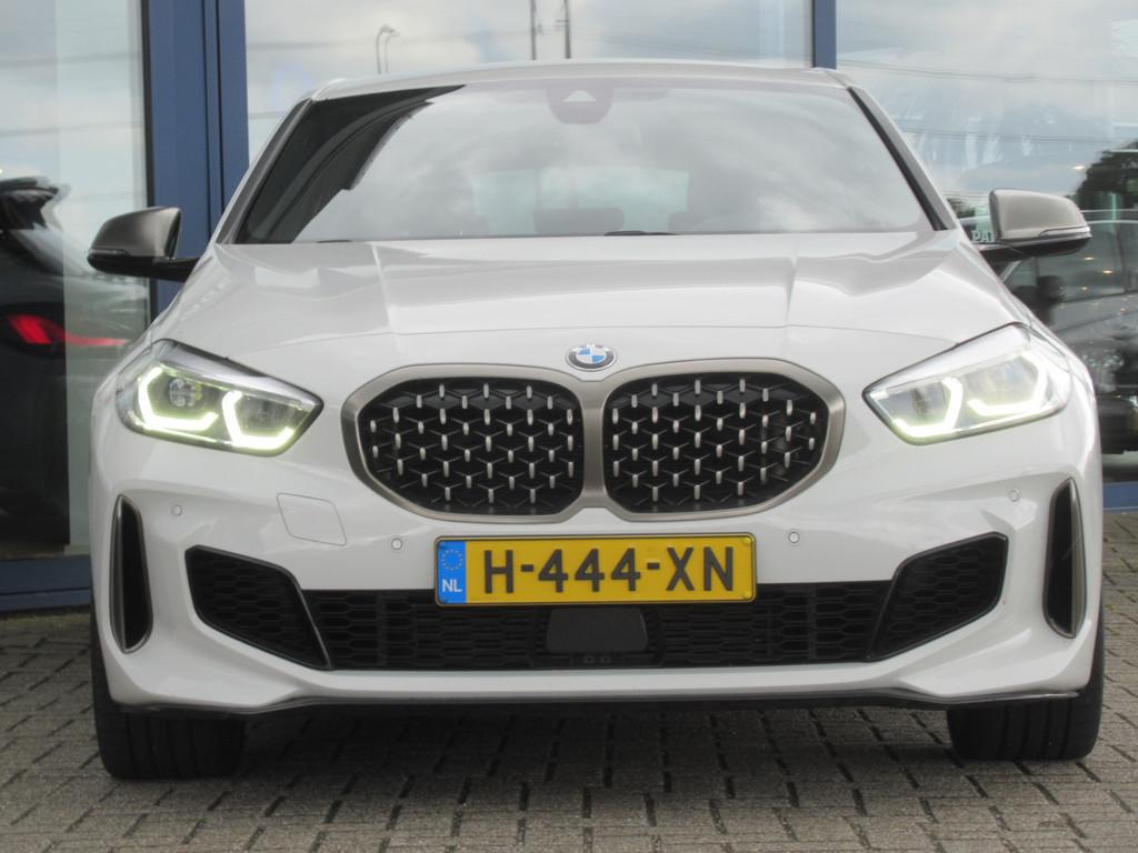 BMW 1-serie M135i xDrive Executive Edition 306 PK, Full LED, Auto's, Gebruikt, 4 cilinders, Wit, Bedrijf
