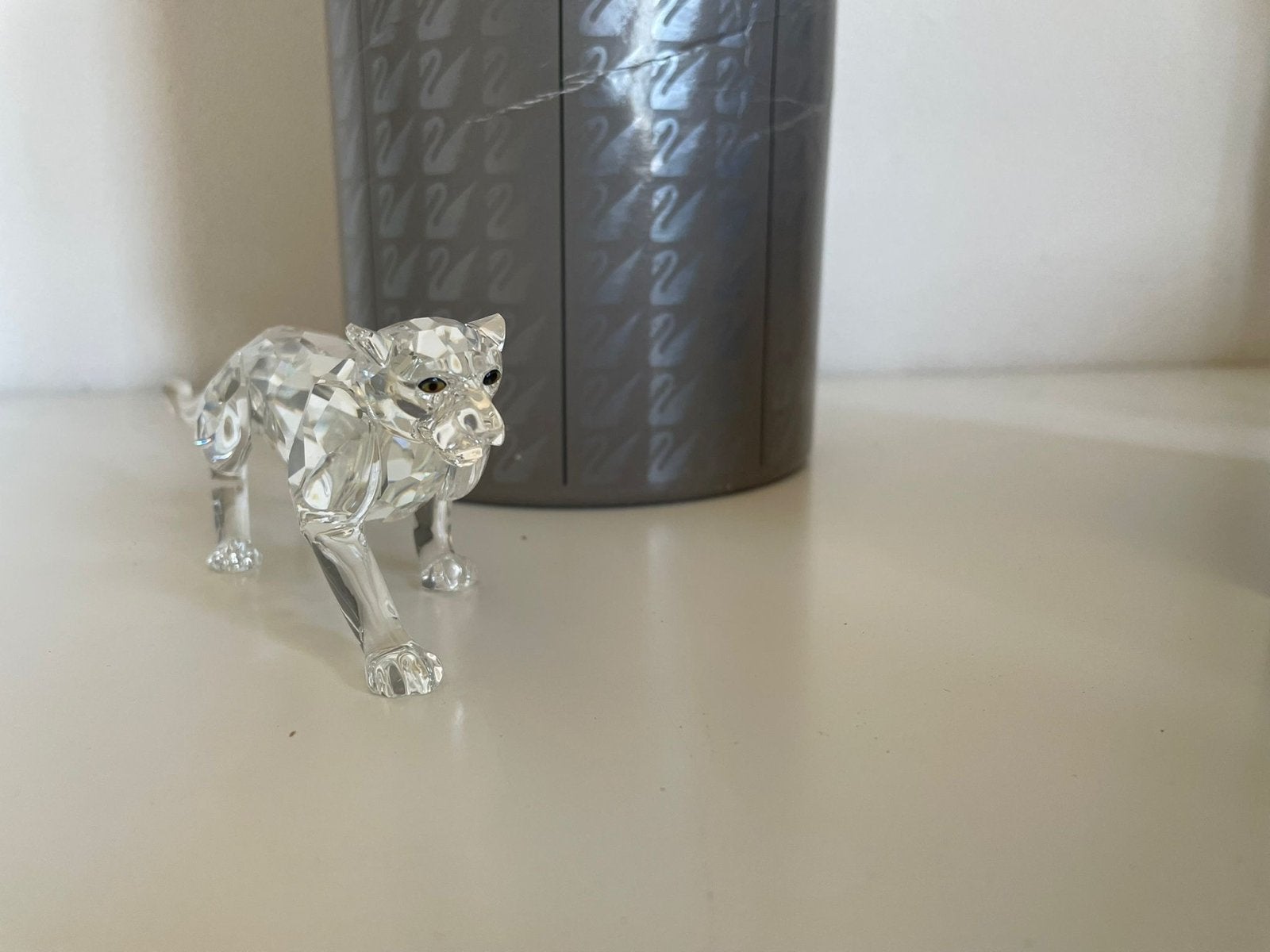 Swarovski Jachtluipaard Sluipend Kristal Figuur, Verzamelen, Swarovski, Ophalen of Verzenden, Zo goed als nieuw, Figuurtje