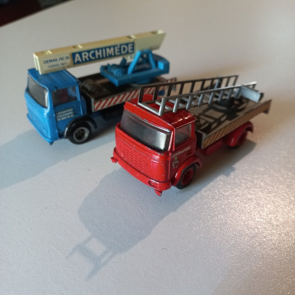 2  Oude Franse vrachtwagens.  T.E.A.B., Ophalen of Verzenden, Gebruikt, Bus of Vrachtwagen, Overige merken