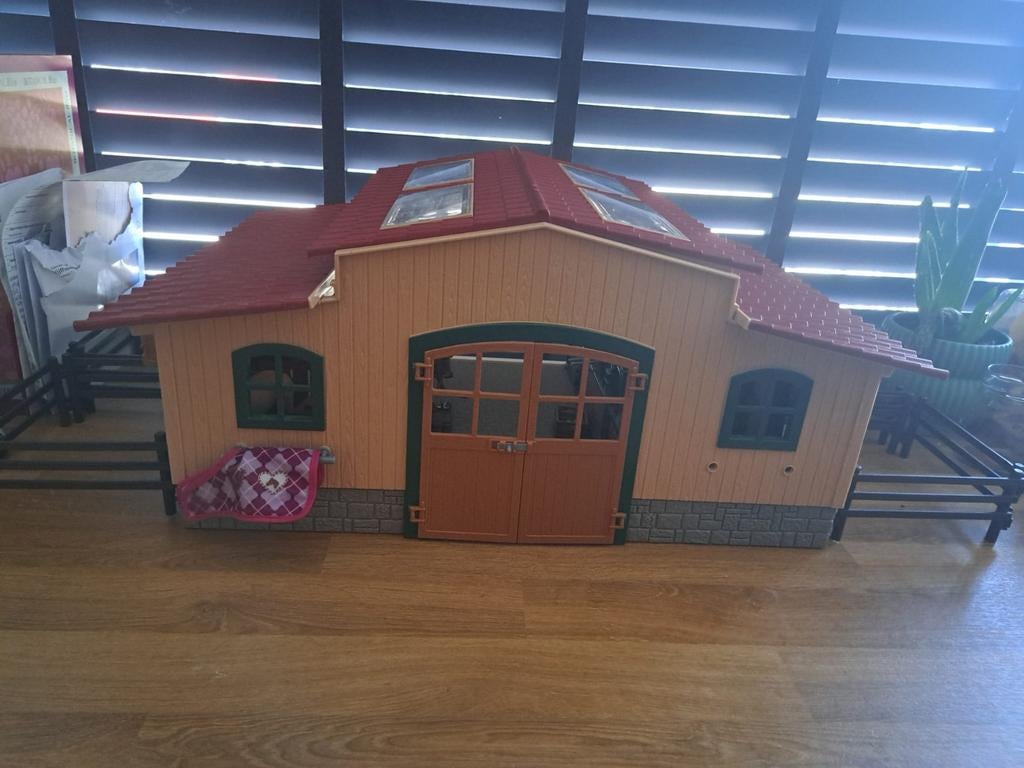 Schleich paardenstal met paard, mens en veulen (42195), Ophalen of Verzenden, Zo goed als nieuw, Jongen of Meisje