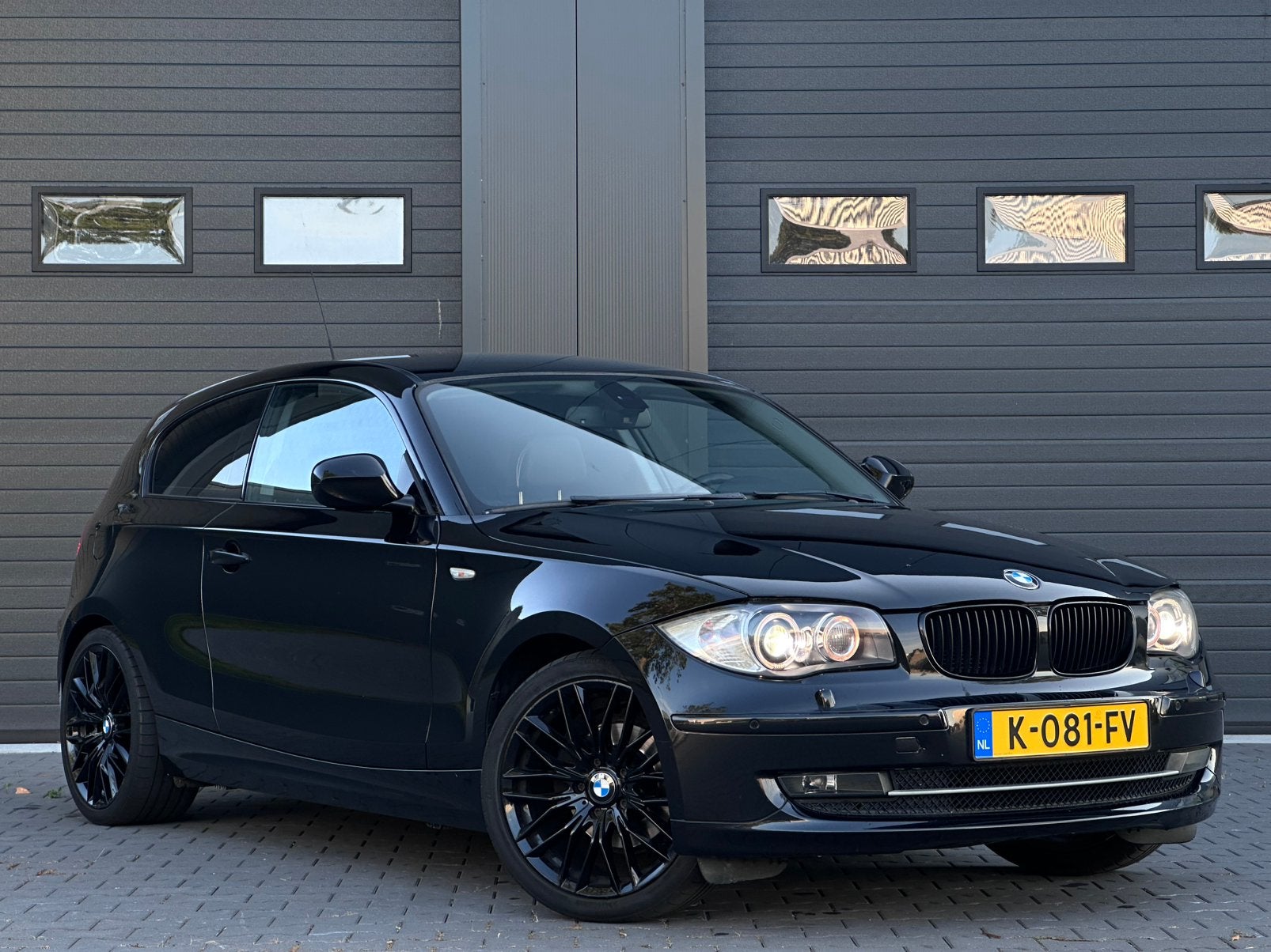 BMW 118i 2.0L | Automaat | Navi | Nw. APK | Stoel&stuurverw., 15 km/l, 1995 cc, 143 pk, Zwart