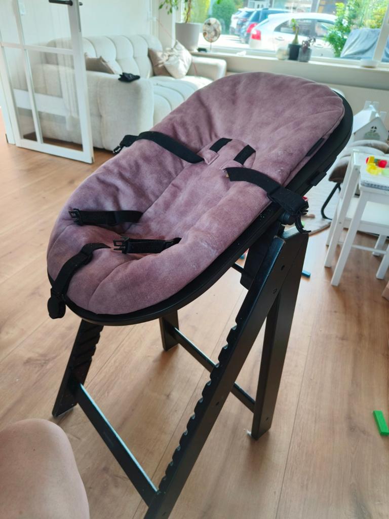 Kidsmill Kinderstoel Zwart met Newborn Set en Kussens, Ophalen, Gebruikt, Meegroeistoel, Gordel(s)
