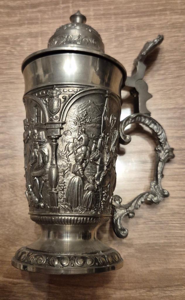 Prachtige gedecoreerde Duitse bierpul met reliëf versiering., Ophalen of Verzenden