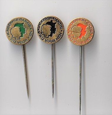 3 verschillende volmetaal spelden Kinderhulpactie, Verzenden, Overige onderwerpen, Speldje of Pin