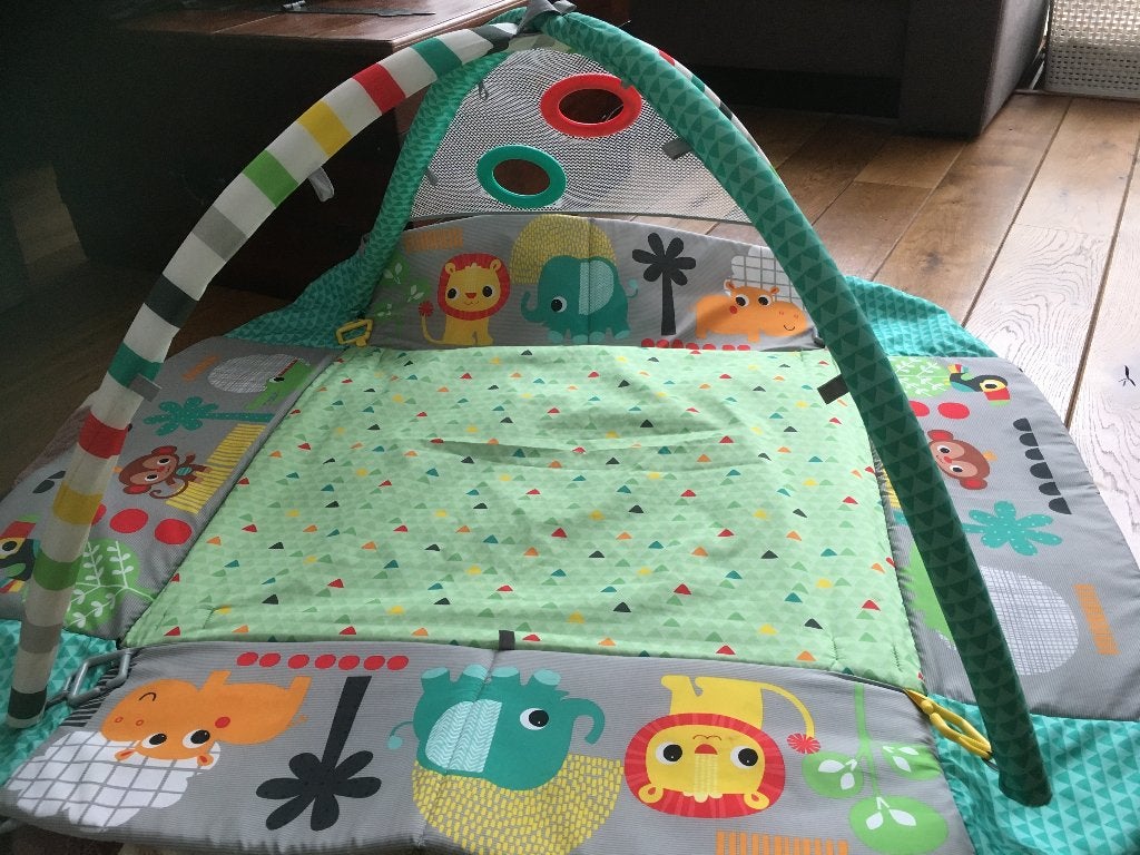 baby uitzet: badje, tummy tub, bumbo babyzitje, speelkleed, Ophalen, Gebruikt