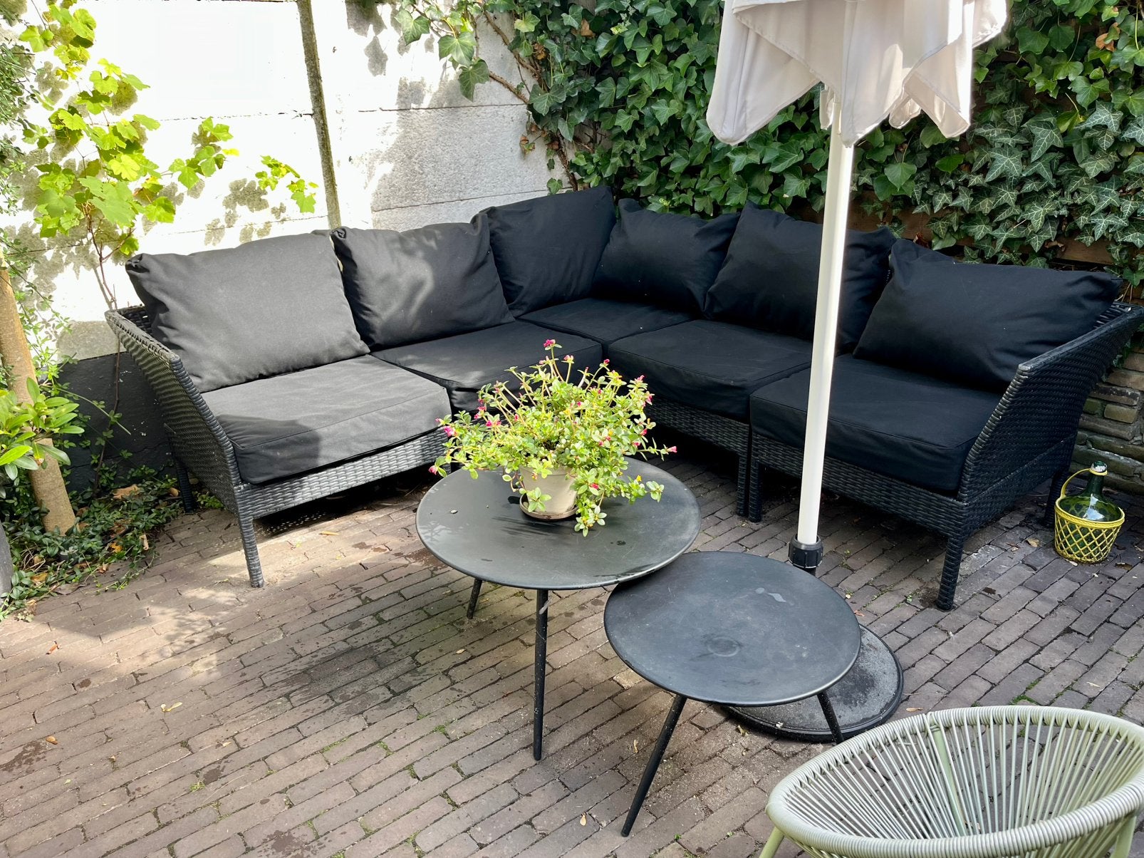 Zwarte wicker hoekbank / Loungeset met Kussens, Ophalen, 5 zitplaatsen, Gebruikt, Loungeset