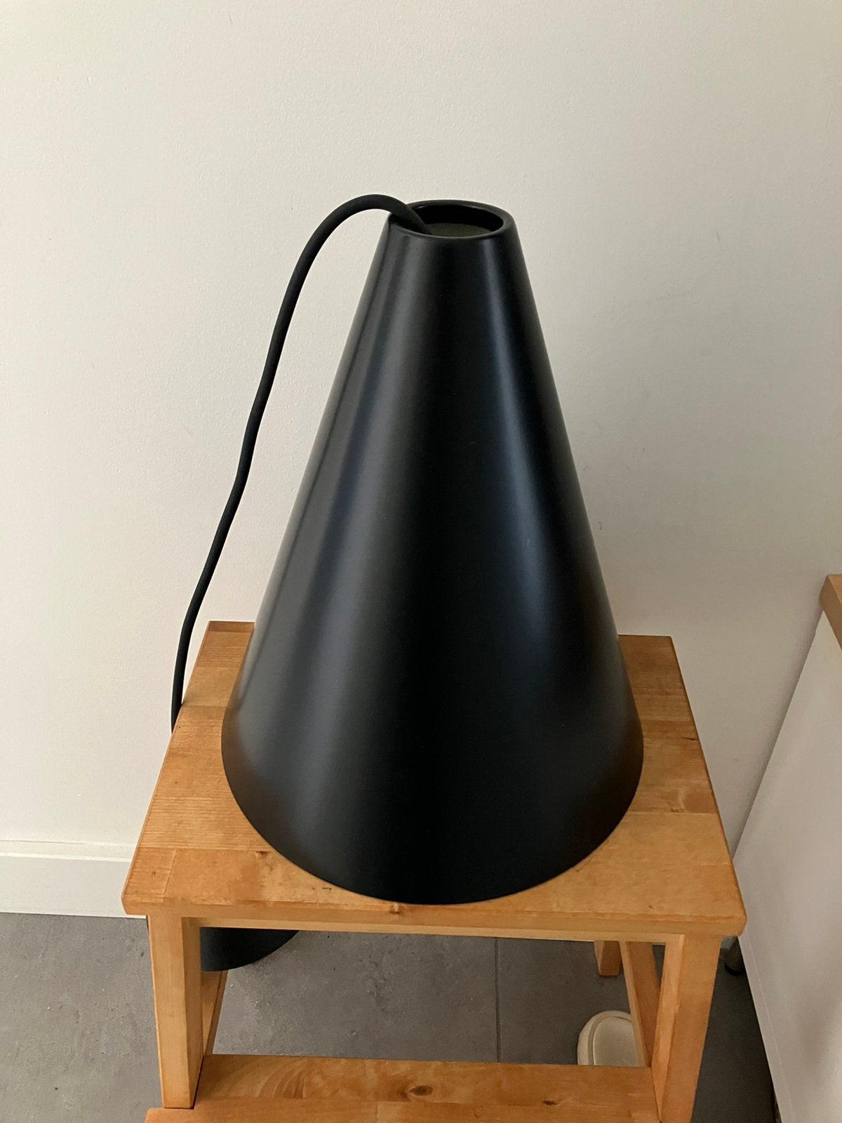 Moderne zwarte hanglamp - kegelvormig design, Ophalen, Zo goed als nieuw, Metaal, E27 (groot)