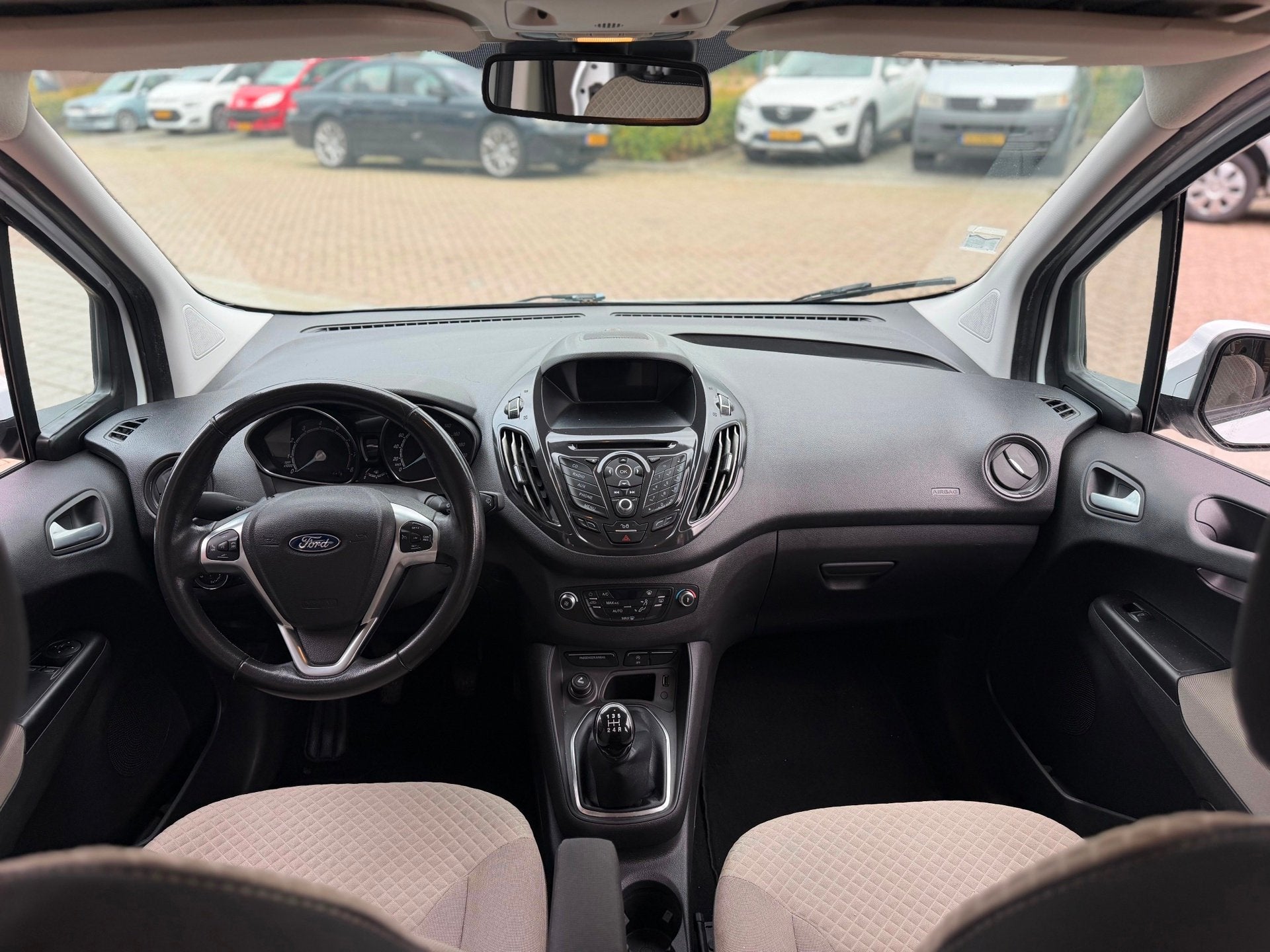 Ford TOURNEO COURIER 1.0 Titanium 5persoons Airco Cruise Sch, Auto's, Voorwielaandrijving, Dealer onderhouden, Gebruikt, Euro 6