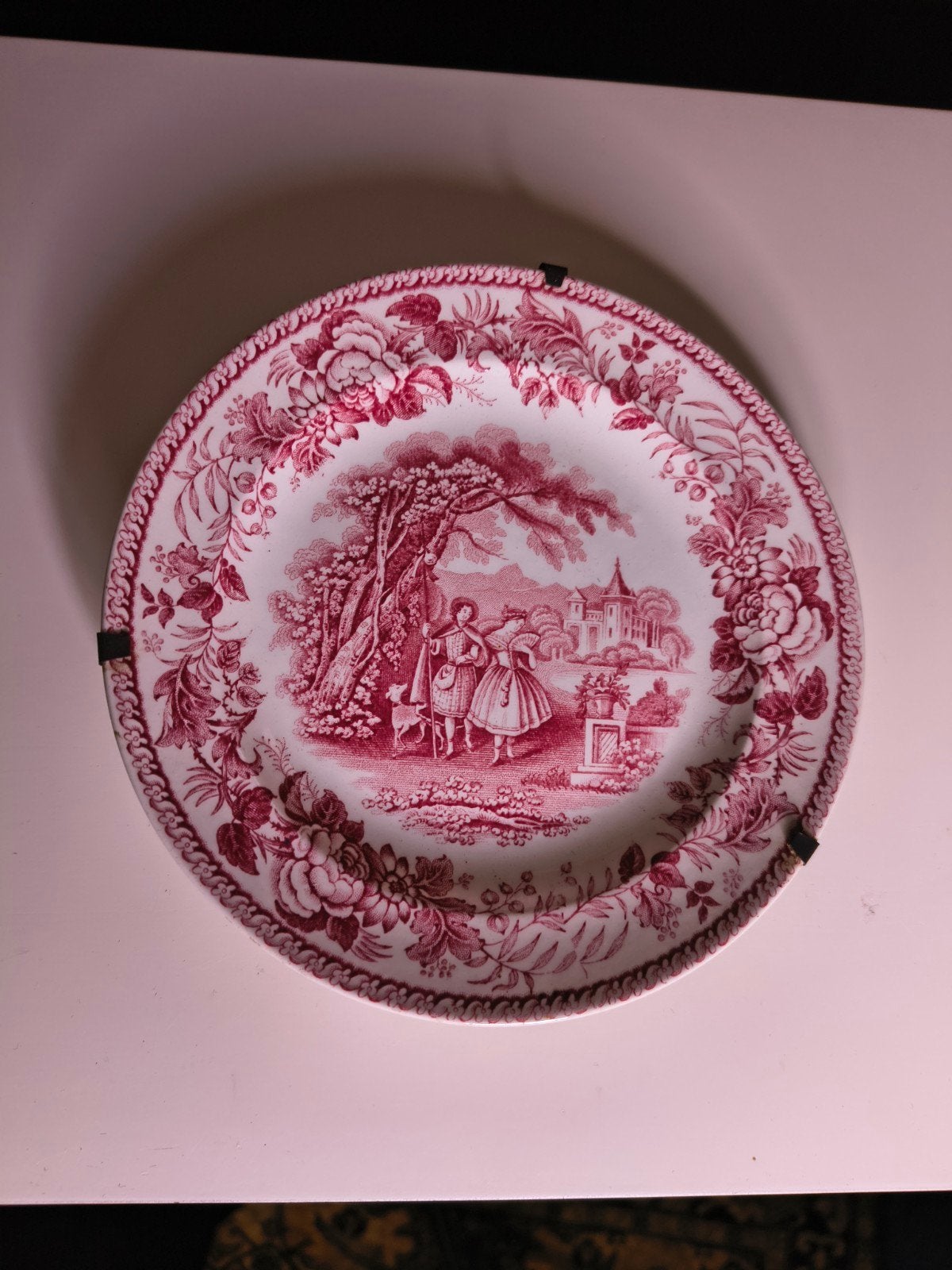 Antiek Petrus Regout bord - Decor 'Happy Pair' (rood/roze, c, Ophalen of Verzenden