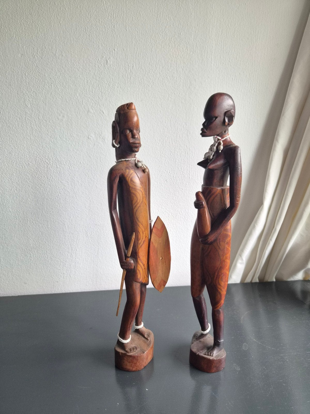 Handgesneden Afrikaanse houten beelden – man & vrouw – set, Hout, Bruin, Afrika, Ophalen of Verzenden