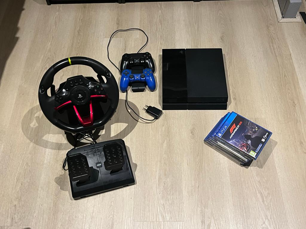 PS4 met 2 controllers, stuur en 6 games, Ophalen of Verzenden, Met 1 controller, Original, 500 GB