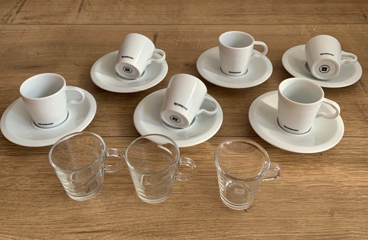 Nespresso espresso formast kop en schoteltjes en glaasjes, Huis en Inrichting, Keuken | Servies, Ophalen of Verzenden, Nieuw, Overige stijlen