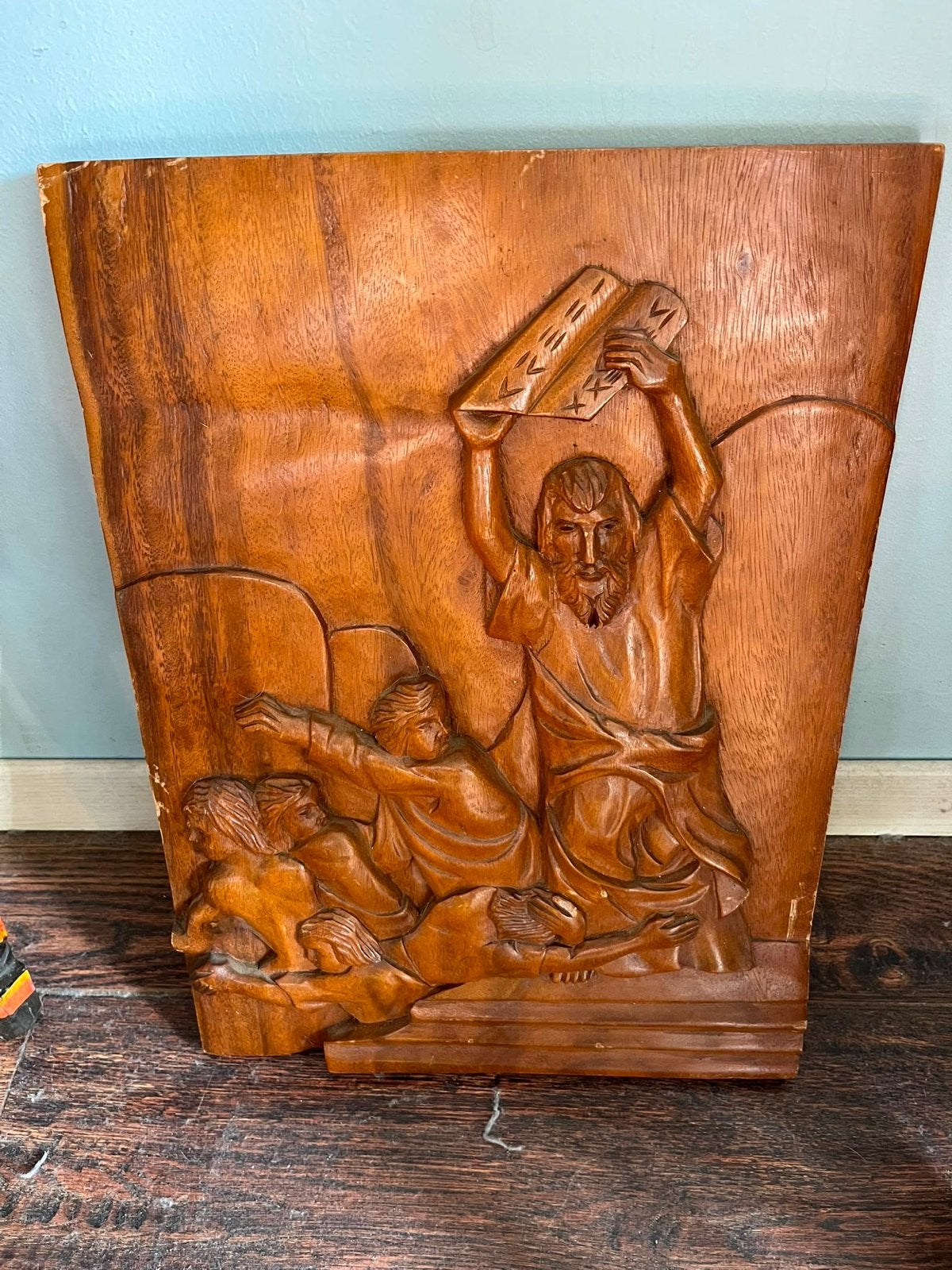 Houten reliëf van Mozes met de Tien Geboden, Ophalen, Houtsnijwerk, 50 - 100 cm, Handgemaakt