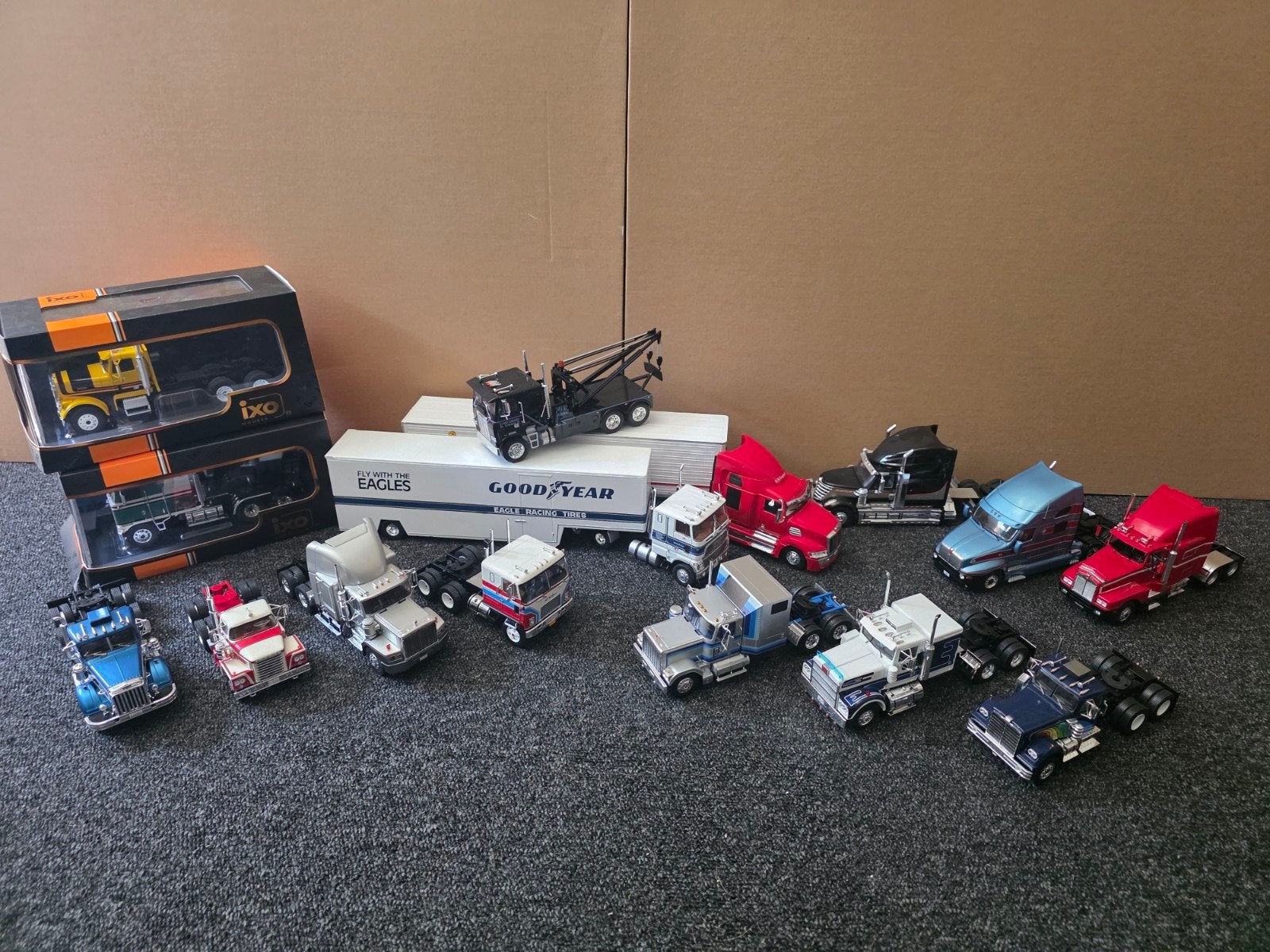 20x Ixo & Altaya Amerikaanse trucks, Hobby en Vrije tijd, Modelauto's | 1:43, Ophalen, Nieuw, Auto, Overige merken
