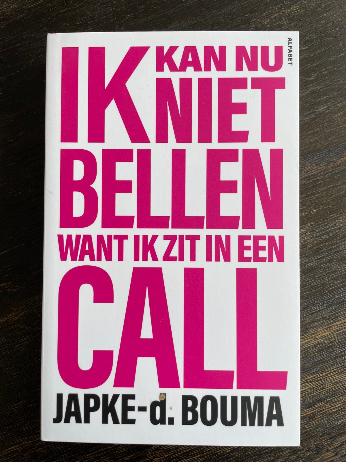 Ik kan nu niet bellen want ik zit in een call - Japke-d. Bou, Ophalen of Verzenden, Nieuw, Nederland