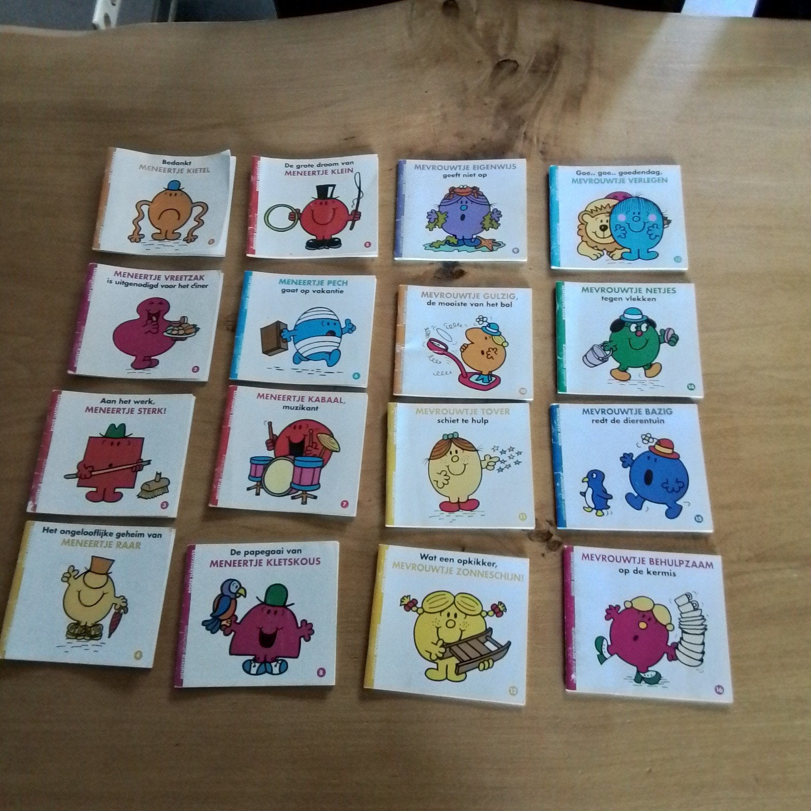 Complete set van 16 Meneertje & Mevrouwtje boekjes, Ophalen, Gelezen, Roger Hargreaves, Fictie algemeen