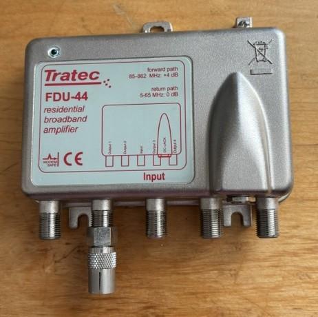 Tratec FDU - 44 breedband verdeler met afdekkap - nieuw, Audio, Tv en Foto, Versterkers en Receivers, Ophalen of Verzenden, Nieuw
