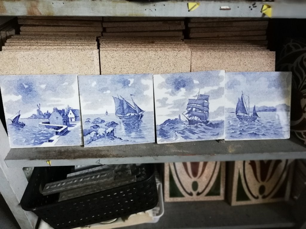 94 st Prachtige donkerblauwe antieke wandtegels zeilschepen, Antiek en Kunst, Ophalen