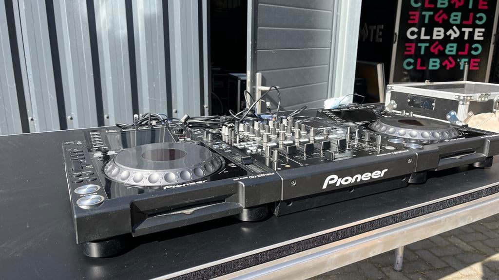 Pioneer DJ-set: 2x CDJ-2000NXS, 1x DJM-900NXS + Flightcases, Muziek en Instrumenten, Dj-sets en Draaitafels, Gebruikt, Dj-set