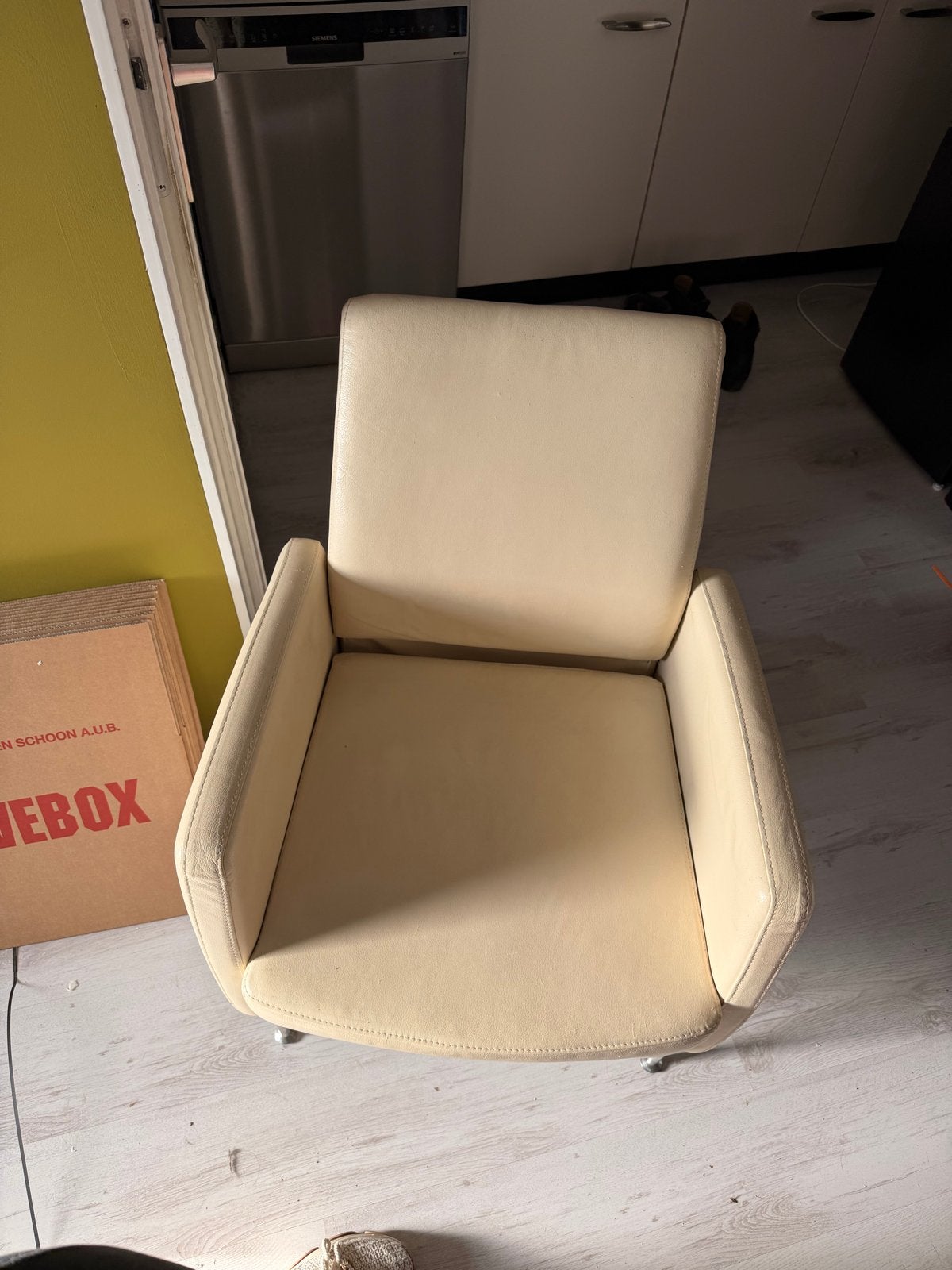 Comfortabele crèmekleurige stoel, Huis en Inrichting, Ophalen, Gebruikt, Overige kleuren, Leer