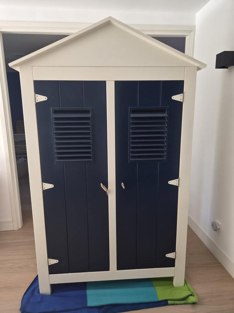 Leuke strandhuisje kast - marineblauw en wit, Met deur(en), Gebruikt, 50 tot 100 cm, 150 tot 200 cm