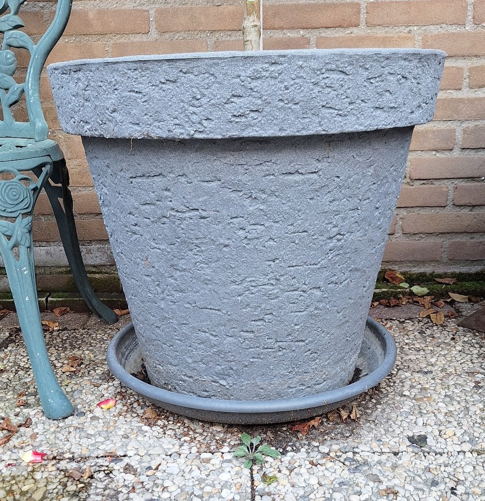 Grote grijze bloempot met schotel voor buiten, Tuin en Terras, Ophalen, Kunststof, Gebruikt, 40 cm of meer