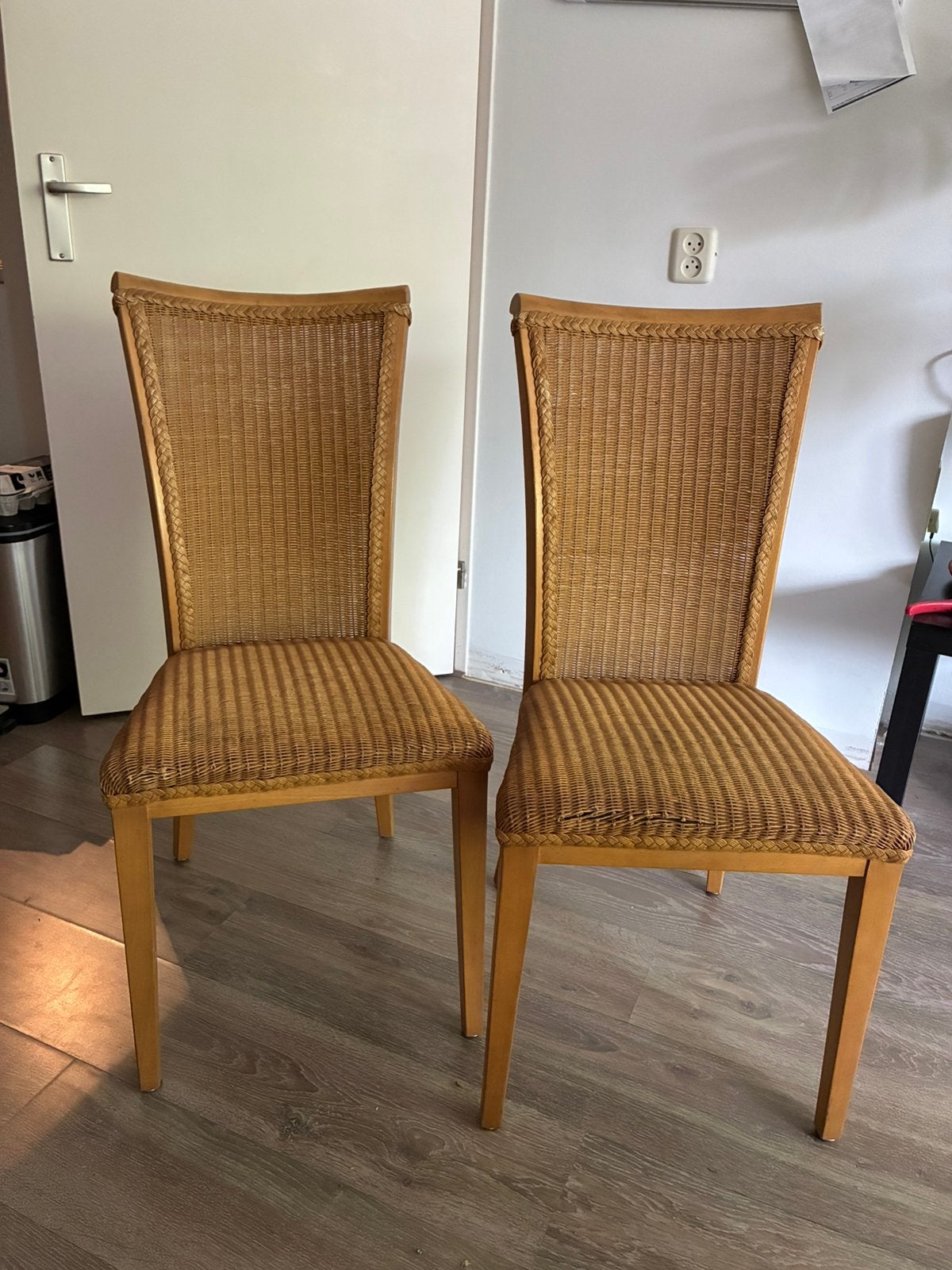 Gratis 2 stoelen, Huis en Inrichting, Stoelen, Ophalen, Gebruikt, Twee