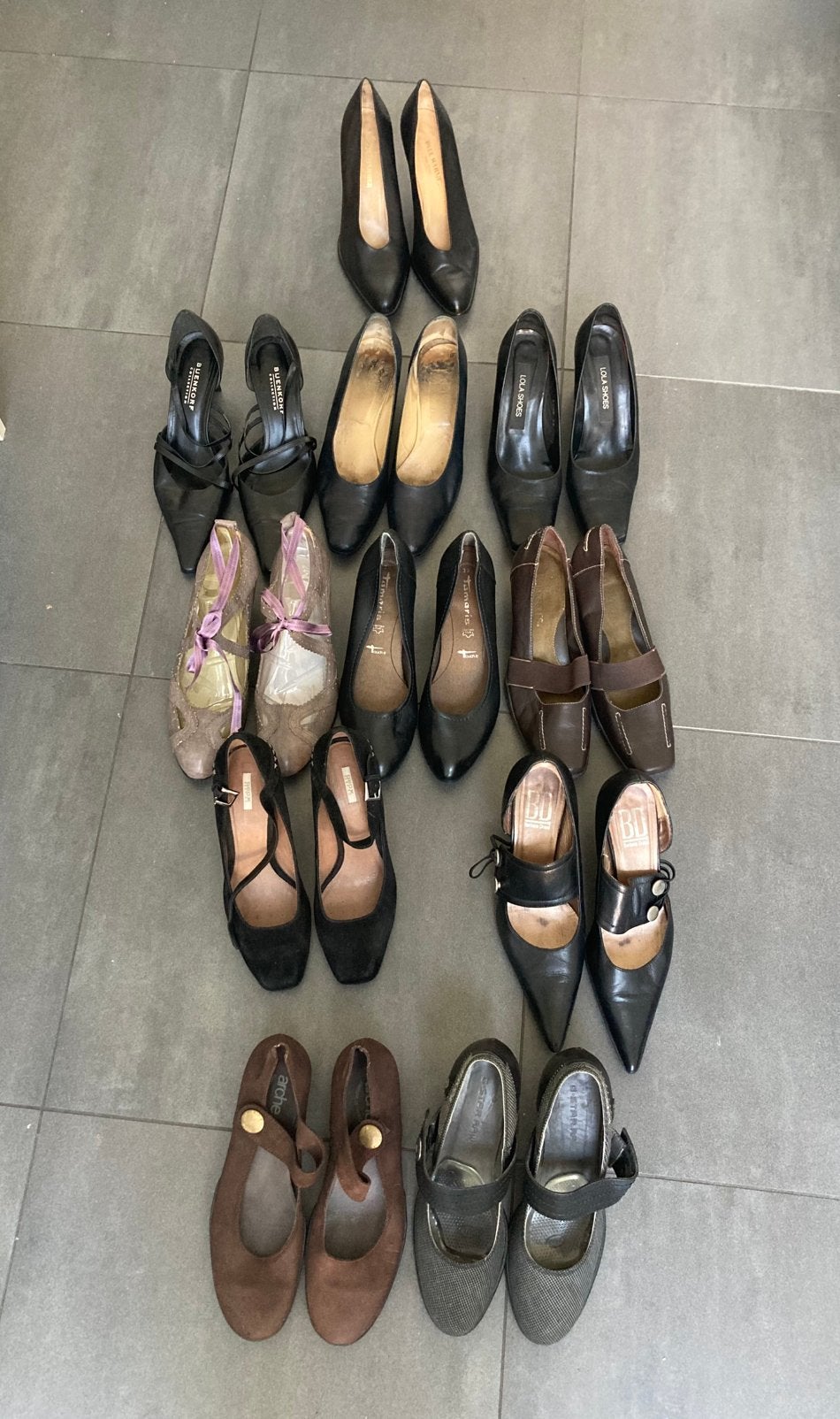 Doos met 12 paar pumps/ schoenen met hak. Mt 37/38,5/39/40,5, Ophalen of Verzenden, Gedragen, Overige kleuren, Pumps