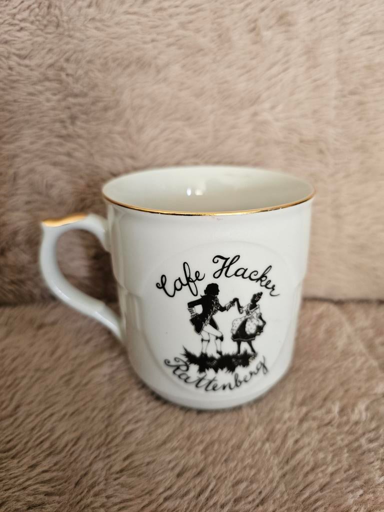 Vintage porseleinen mok Café Hacker Salzburg Mozart goud, Huis en Inrichting, Ophalen of Verzenden, Zo goed als nieuw, Overige stijlen