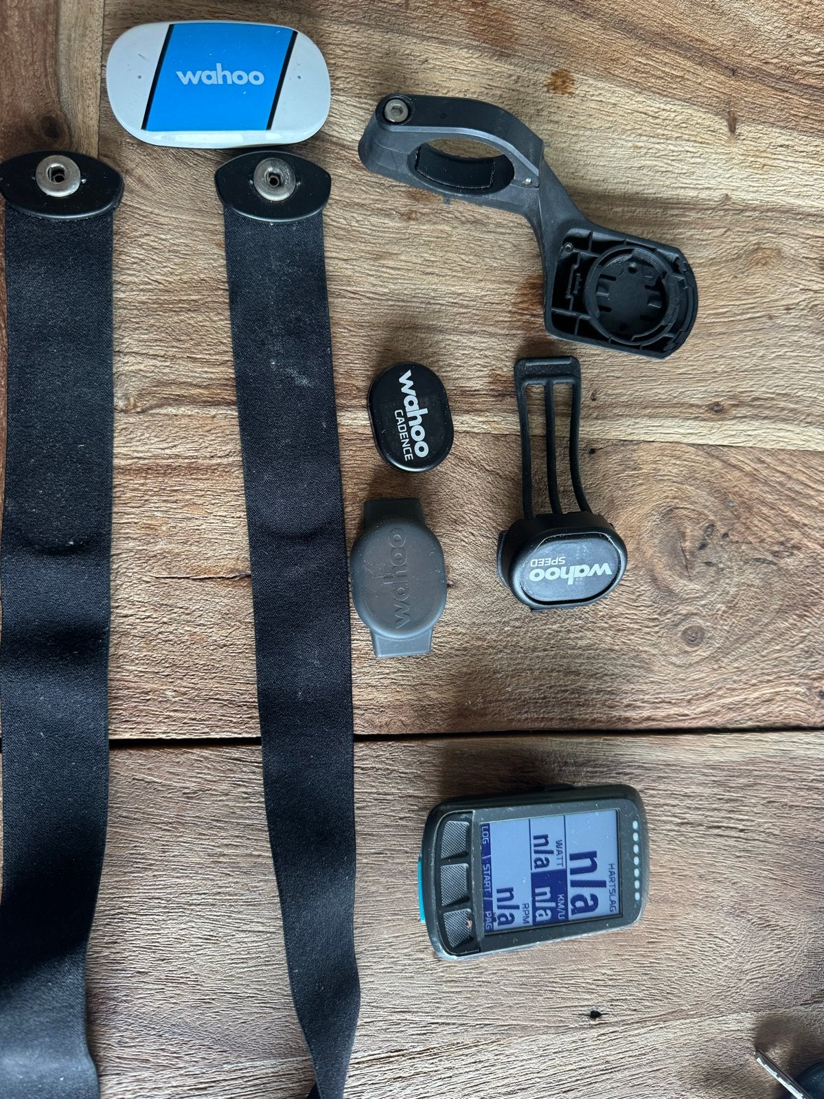 Wahoo Elemnt Bolt V1 met sensoren en mounts, Fietsen en Brommers, Fietsaccessoires | Fietscomputers, Ophalen of Verzenden, Hartslagsensor