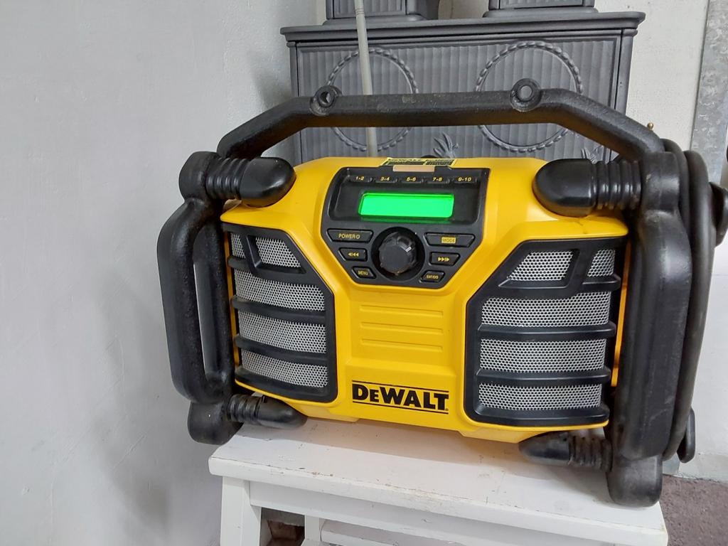 Dewalt bouwradio DAB+ DCR017QW. Met accu!, Ophalen, Gebruikt, Bouwradio