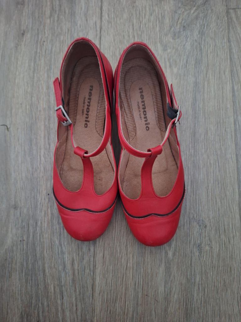 Nemonic schoenen maat 37 - Rood met geblokte hak, Nemonic, Ophalen of Verzenden, Schoenen met hoge hakken, Gedragen
