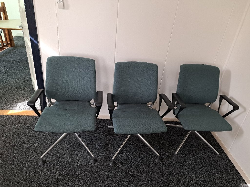 3 Vitra Meda Chair stoelen, Ophalen, Gebruikt, Overige kleuren, Drie