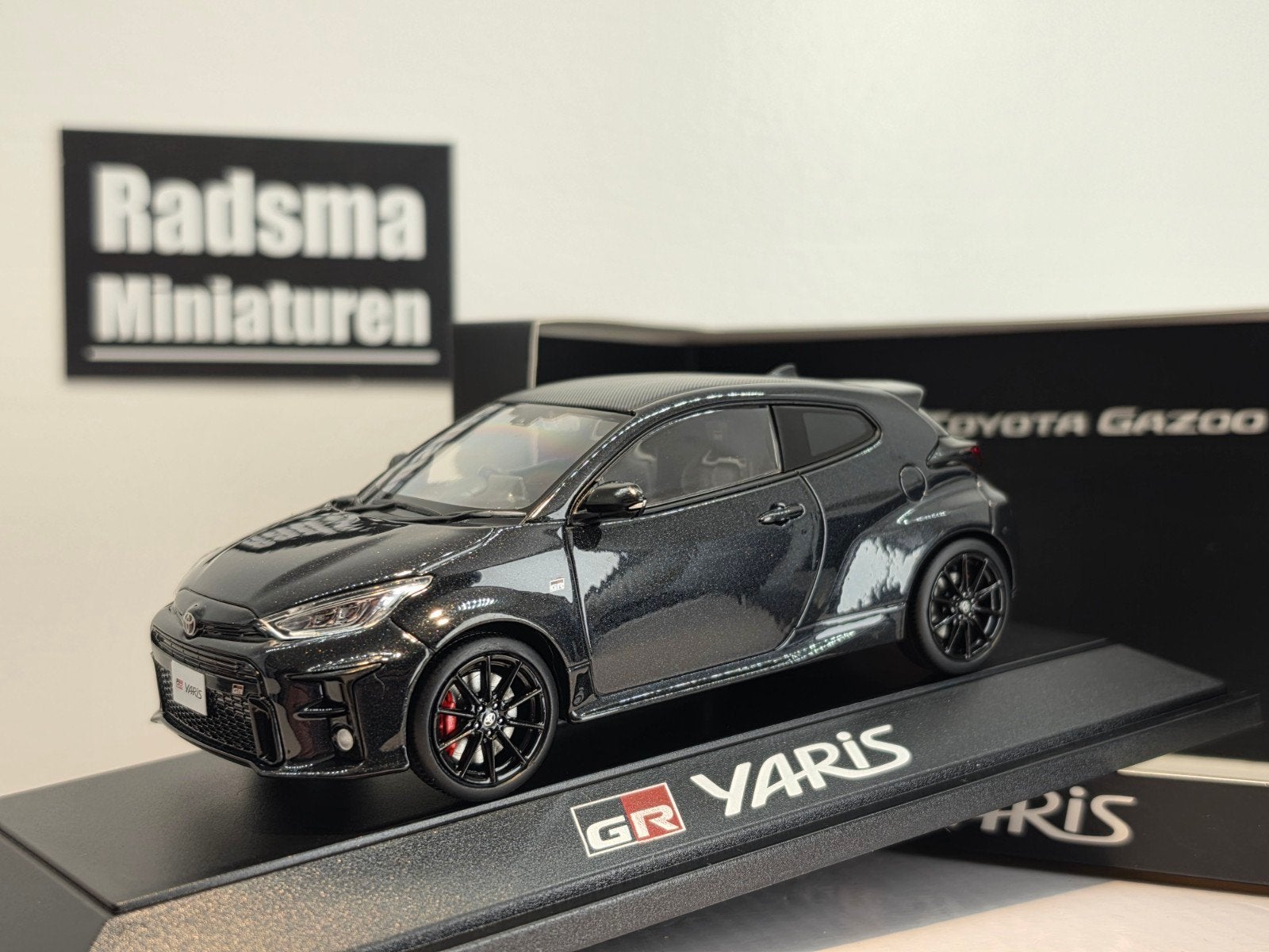 Toyota Yaris GR - Zwart - 1:30 Dealerpack, Auto, Nieuw, Ophalen of Verzenden, Toyota dealerpack