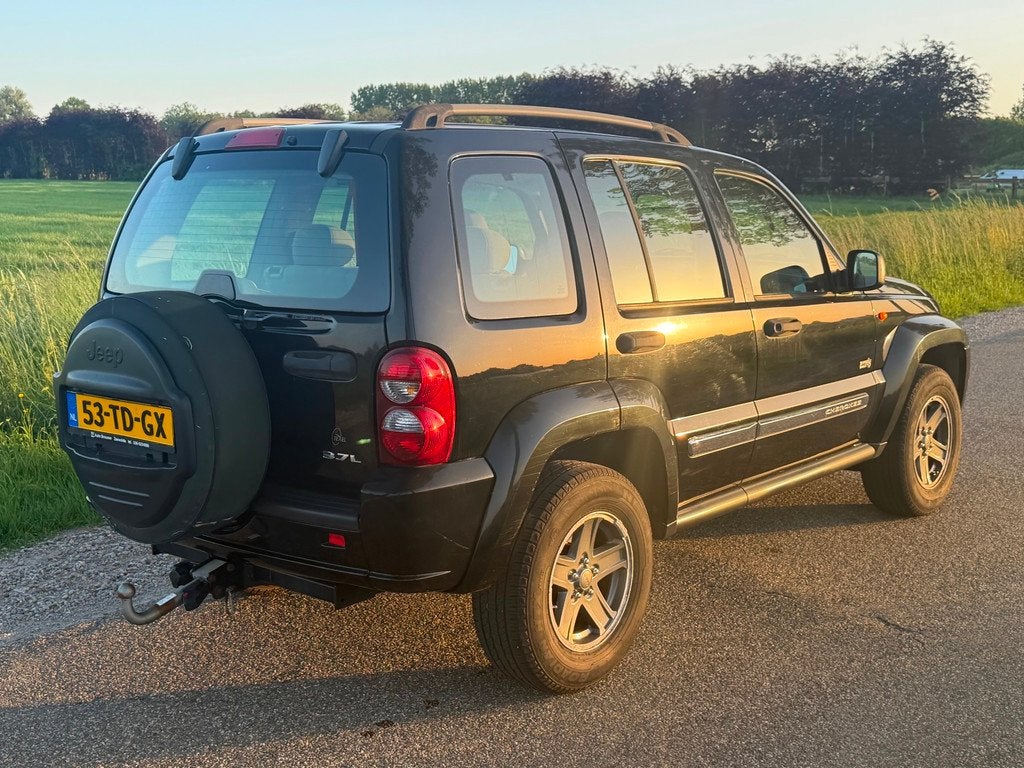Jeep Cherokee 3.7 V6 Challenger Limited 65th Anniversary edi, Auto's, Jeep, Automaat, Gebruikt, 3360 kg, Zwart