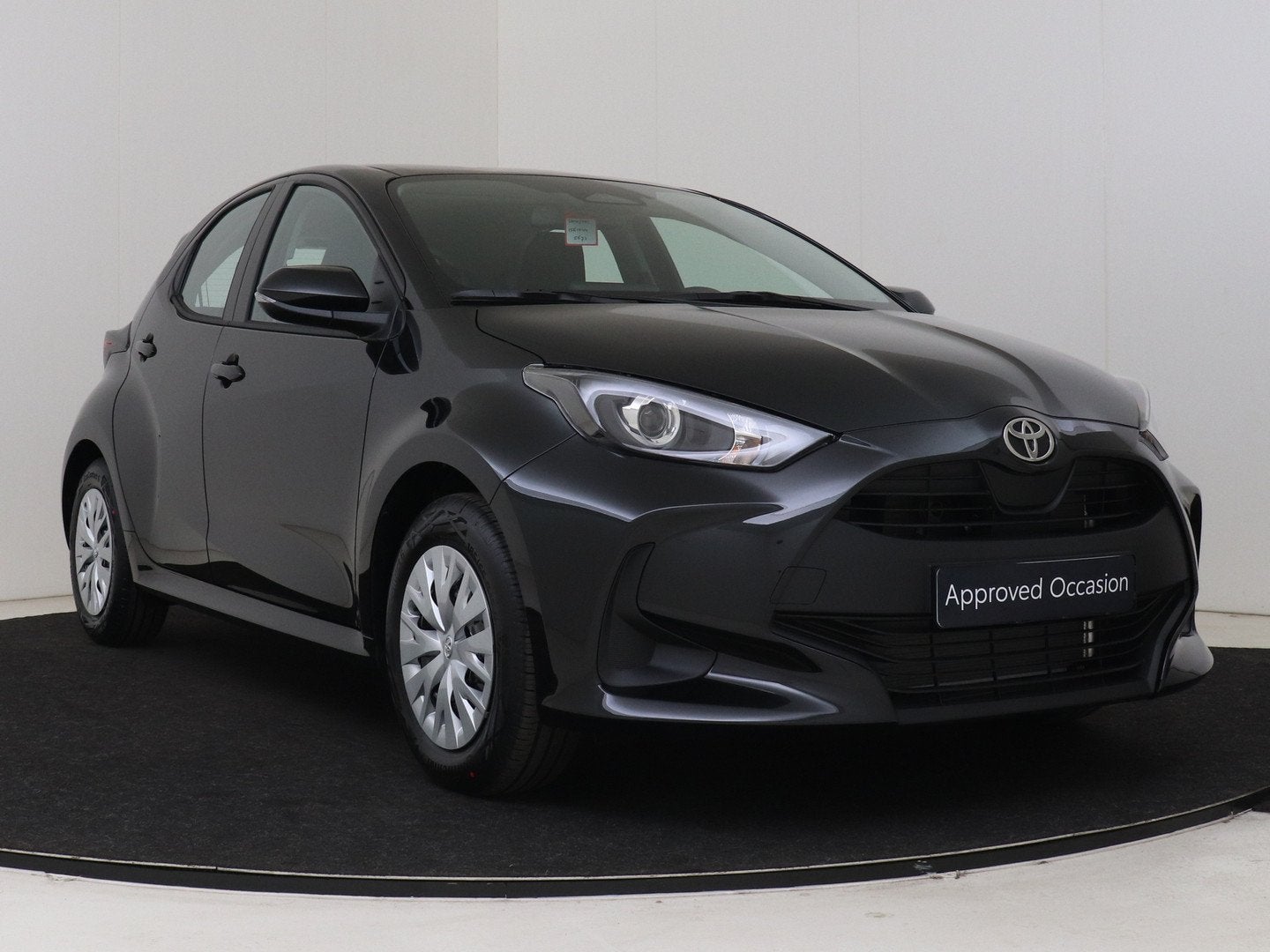 Toyota Yaris 1.5 Hybrid 115 Comfort (bj 2026, automaat), Auto's, Adaptive Cruise Control, Zwart, Bedrijf, Hybride Elektrisch/Benzine
