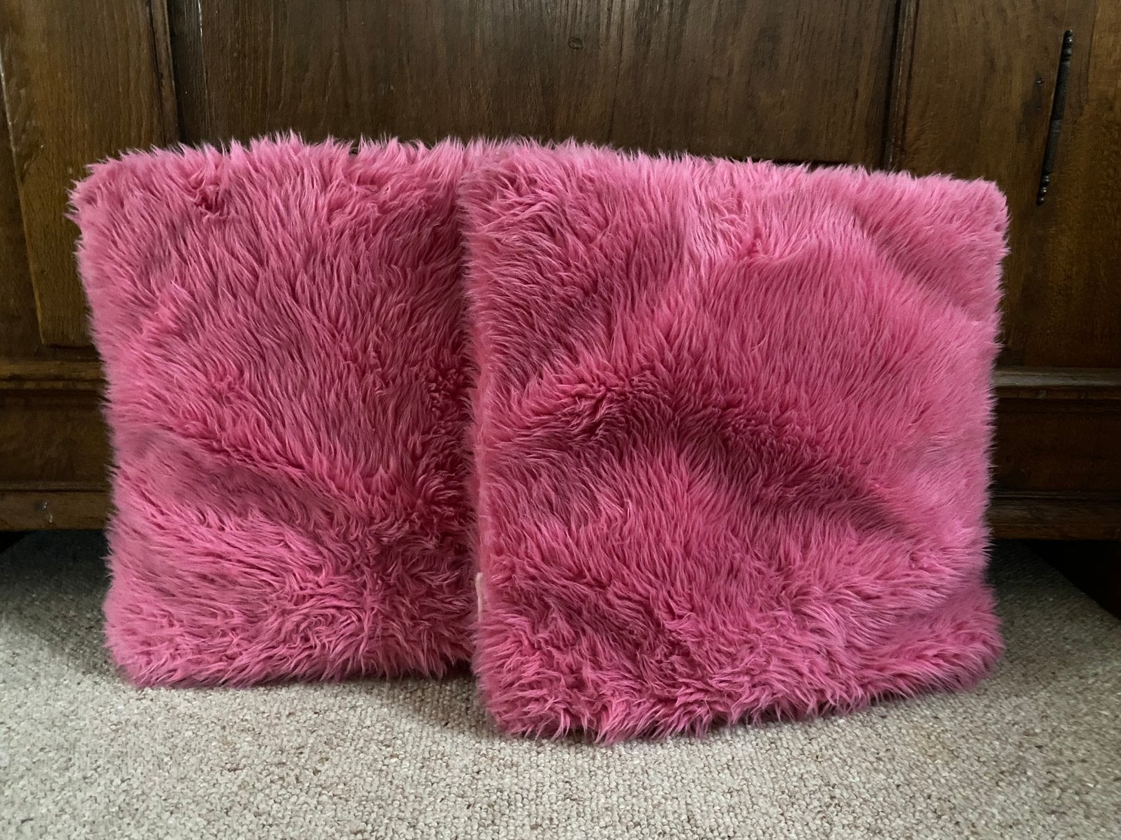 Roze fluffy woonkussens 46x 46 cm, Ophalen of Verzenden, Nieuw, Roze, Vierkant